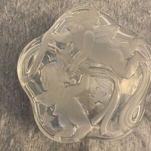 Glass‎ covered candy dish decorated with raised powdered glass cherubs w ribbons